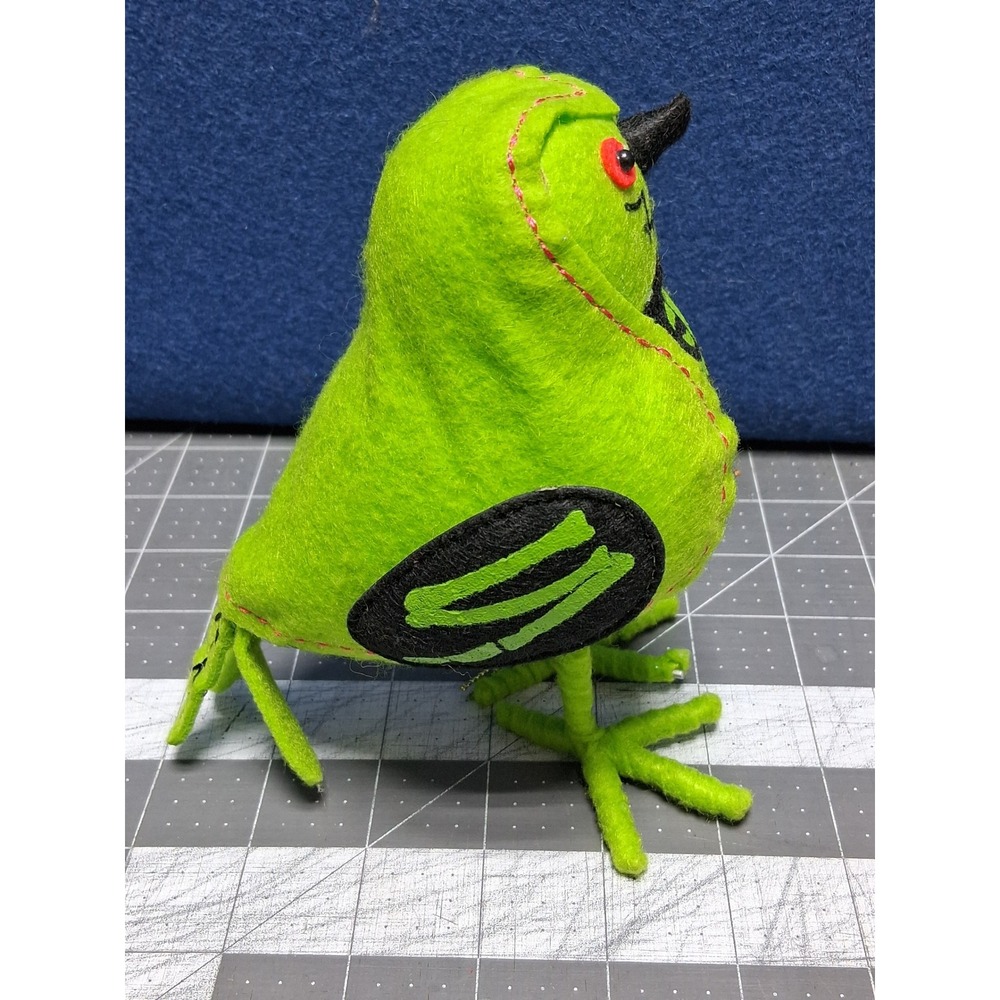 Hyde and Eek Boutique Bird XRAY Green Skeleton Halloween 2024 Figurine - Picture 4 of 9